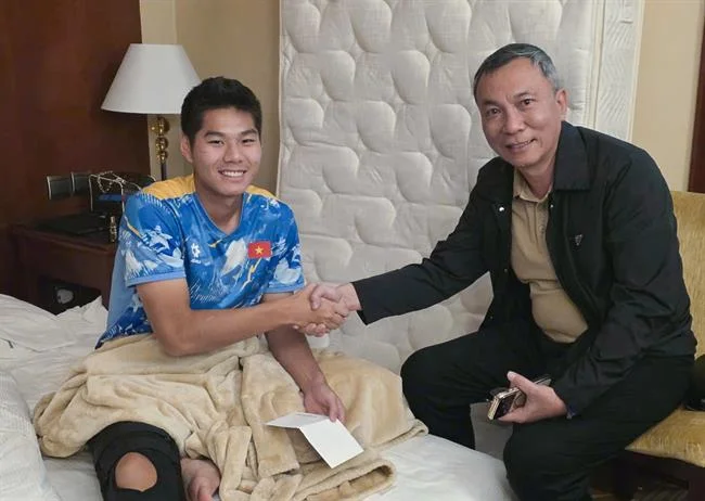 Hình ảnh minh họa việc chia sẻ dữ liệu an toàn với các đối tác đáng tin cậy của abc8 trang chủ, với các kết nối được bảo mật và biểu tượng hợp tác